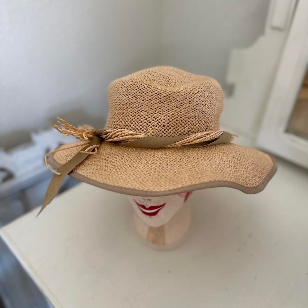 Vintage Women’s Tan Straw Sun Hat Ribbon Band Woven Wide Brim - Picture 2 of 3